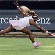Serena Williamsová se v deblovém utkání po boku Karolíny Muchové na kurtu pořádně zapotila.