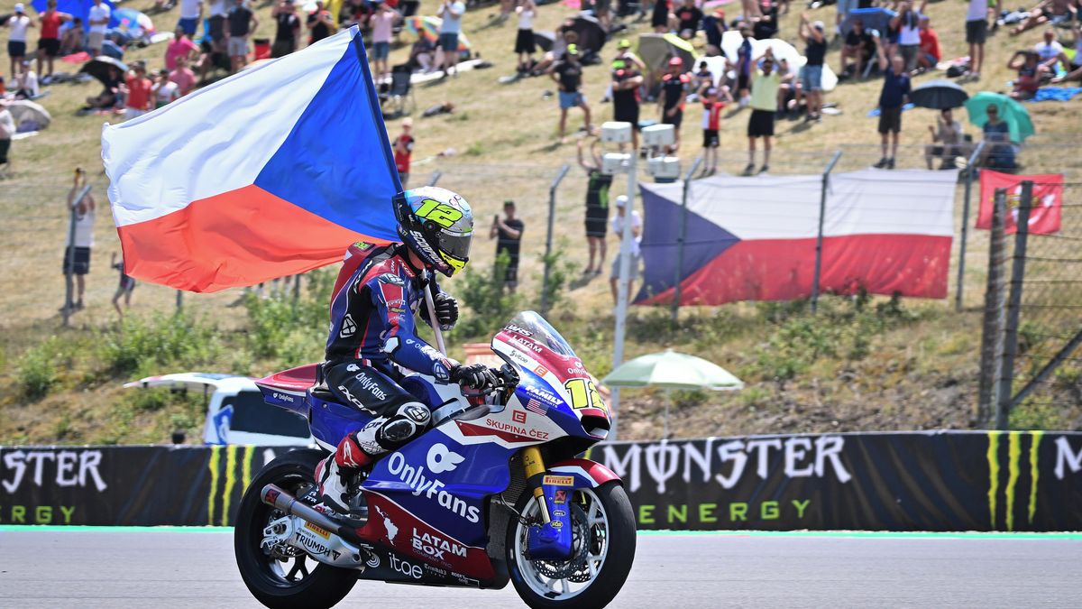 Český jezdec po osmi letech v Brně na pódiu, po závodě si rýpl do nepřejících