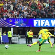 Teboho Mokoena vyrovnal z penalty.