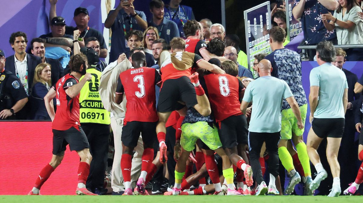 Neskutečné drama v závěru! Rakousko zachránilo remízu s Alžírskem, postupují oba. Smůlu má Írán