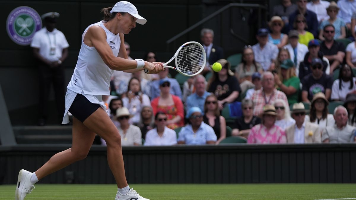 Obhájkyně titulu Šwiateková zvládla vstup do Wimbledonu. Její soupeřce fandila i Siniaková