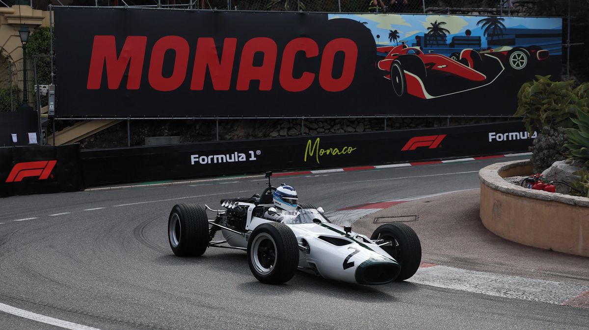 McLaren slaví velké jubileum ve formuli 1. Häkkinen se v Monaku proháněl v historickém monopostu