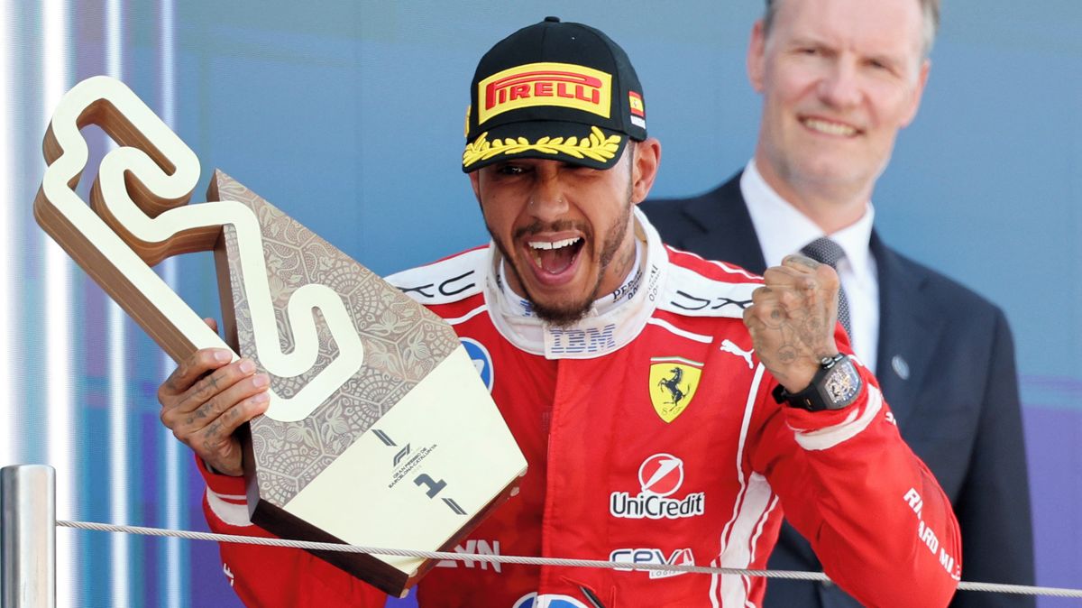 Euforie ve Ferrari! Hamilton nenašel přemožitele. F1 má stupně vítězů, jaké nepamatuje takřka 60 let