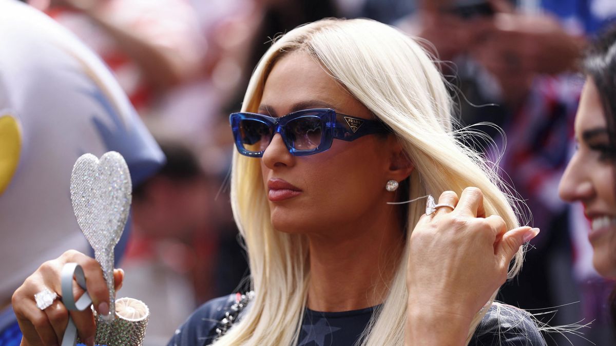 Fotbalový expert ve studiu veřejnoprávní televize vypěnil. Celebrity na MS ho dohnaly ke sprostému výlevu