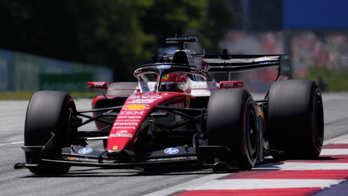 Ferrari přináší jedno vylepšení za druhým. Jako by neměli žádný limit, diví se šéf Mercedesu
