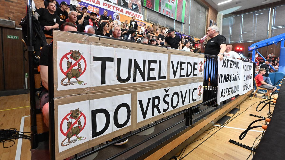 Parte, fanoušci v černém zuří: Zrada, Slavii nenecháme ani starý buben