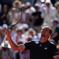 Alexander Zverev je první finalistou Roland Garros.