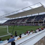 Stadion v Mansfieldu má kapacitu 7 tisíc fanoušků. 