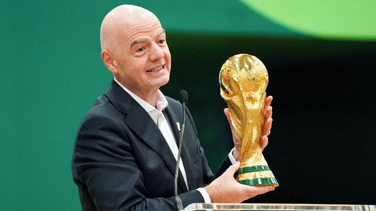 Bývalý šéf UEFA podal trestní oznámení na prezidenta FIFA