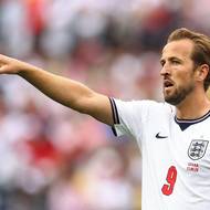 Anglický kapitán a kanonýr Harry Kane v prvním poločase moc s míčem nepotkal.