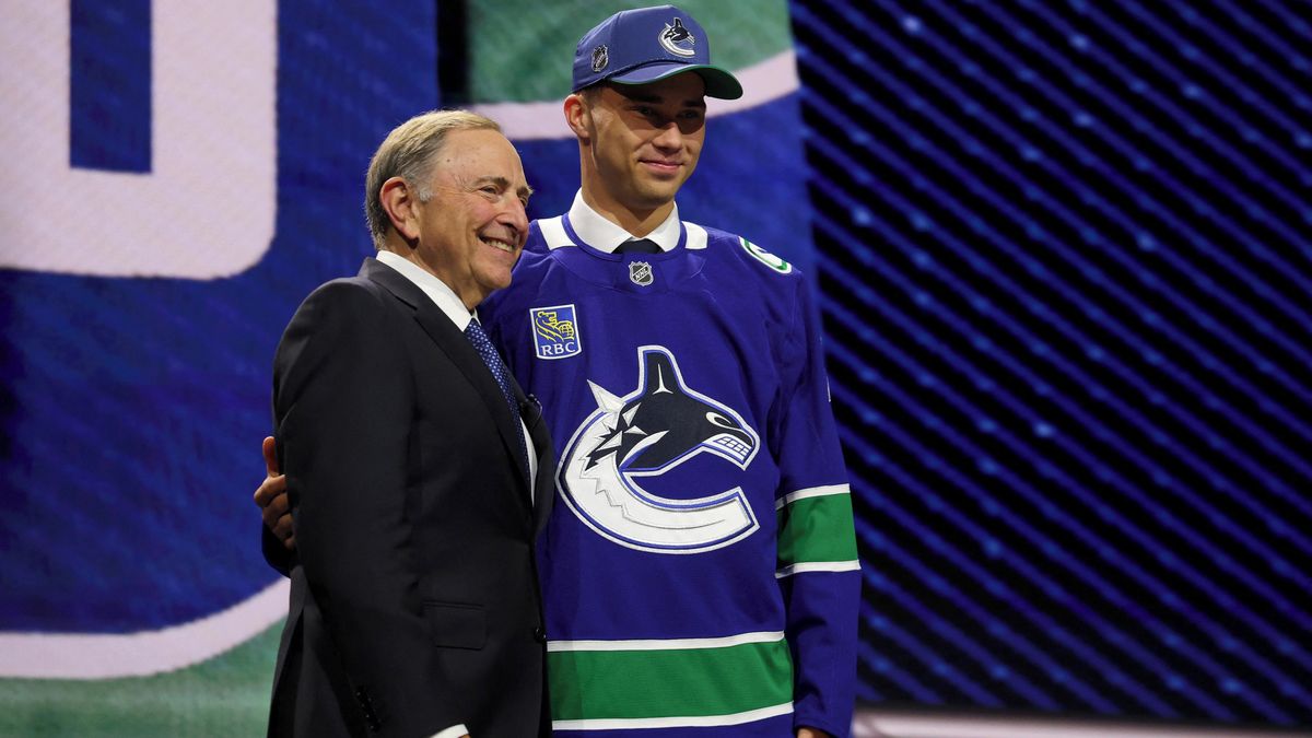 Novotného nadchl Vancouver. Na boj o NHL si ale bude muset počkat