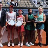 Finalistky Danilinová a Kruničová (vlevo) a vítězky Townsendová se Siniakovou.