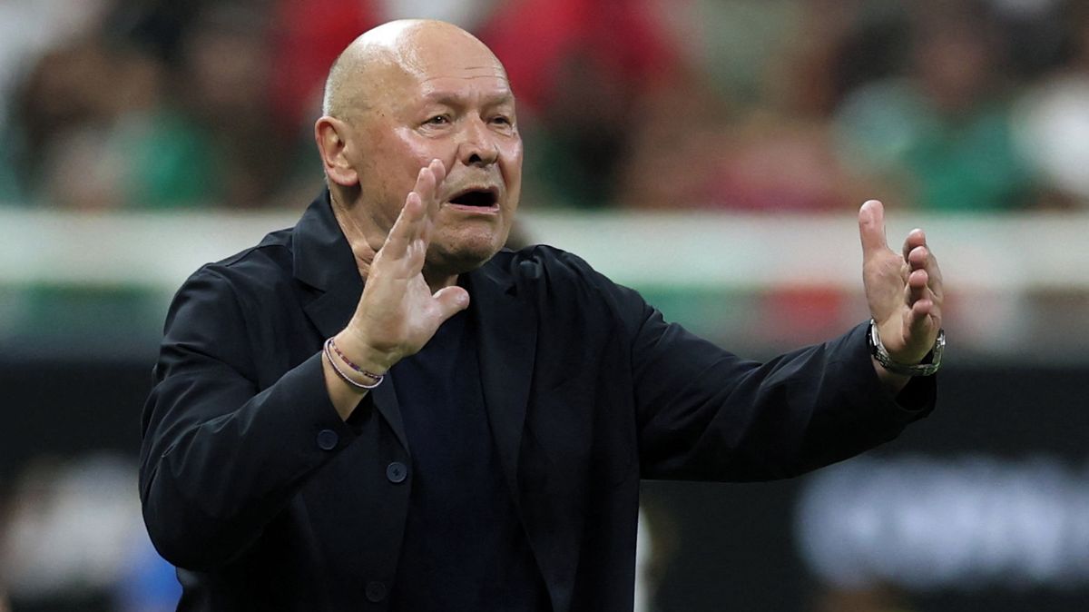 Přinese štěstí? Koubek dostal před klíčovým zápasem speciální dárek