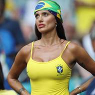 Brazilská fanynka nažhavená podpořit své miláčky.