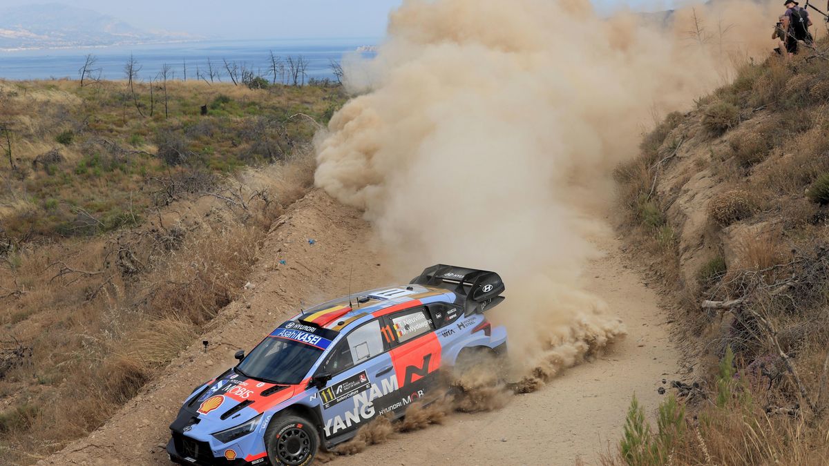 V Rallye Akropolis bojují o vítězství Neuville s Ogierem
