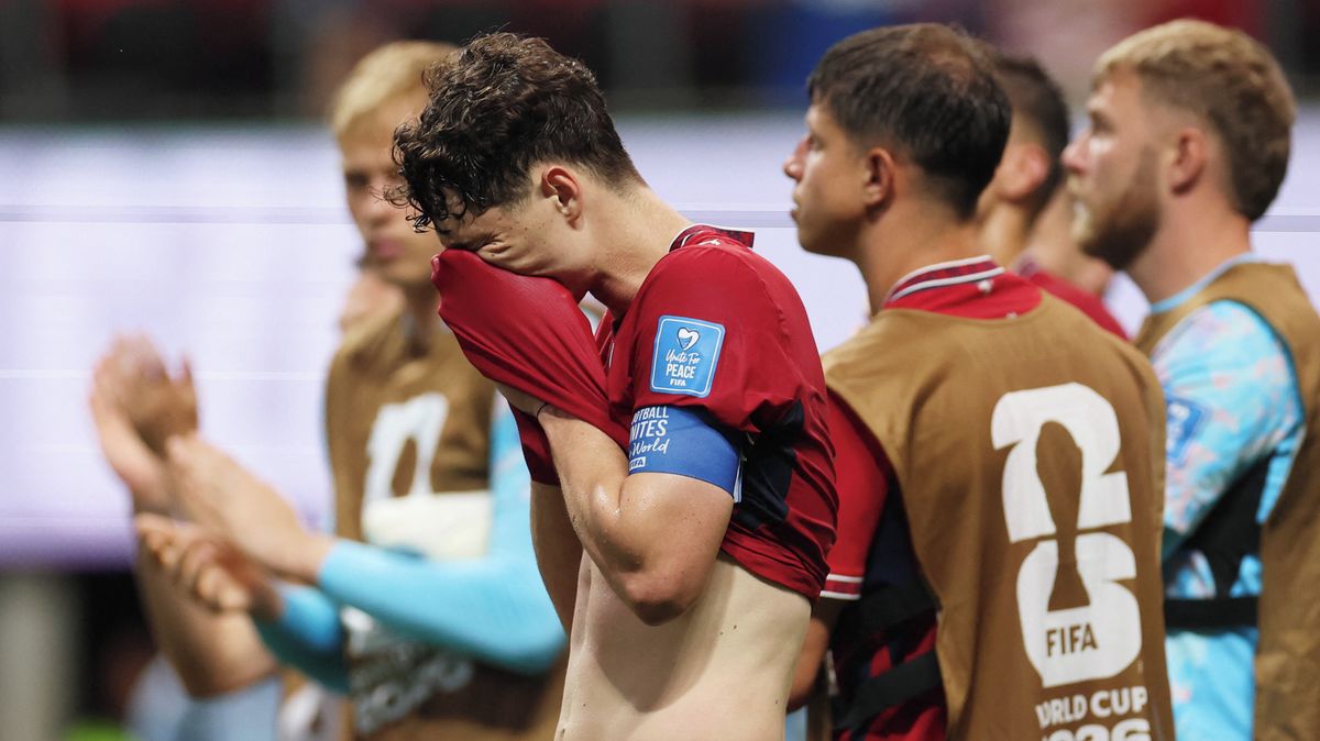 Český zápas pod palbou. Děsivá reklama pro MS, jako dětský fotbal, kritizují zahraniční experti