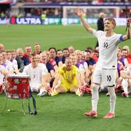 Norský kapitán Ödegaard vedl oslavy po postupu