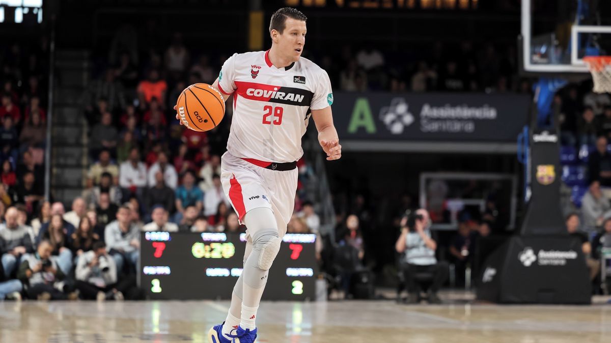 Basketbalista sdílel fotku Hitlerovy knihy Mein Kampf. Jen jsem ukázal, co právě čtu, brání se