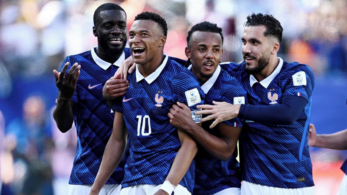 Povedený vstup do šampionátu. Francouzi rozhodli o výhře ve druhé půli, zářil Mbappé