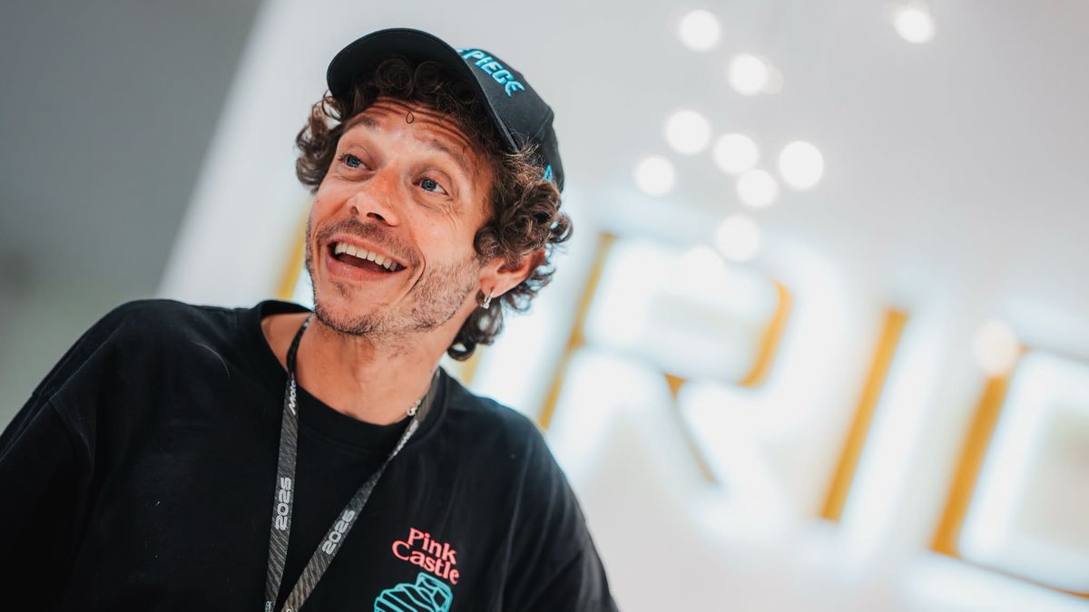 Fenomén dorazil do Brna. Rossi je na Grand Prix poprvé v nové roli, v paddocku nechybí ani cyklistická legenda