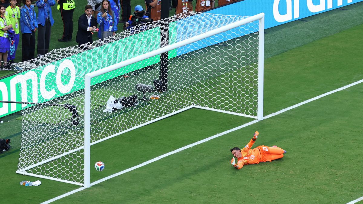 FOTBAL ONLINE: Španělsko vede po chybě brankáře Uruguaye