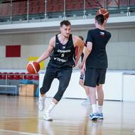 Pivot Jan Zídek v nájezdu na tréninku reprezentace