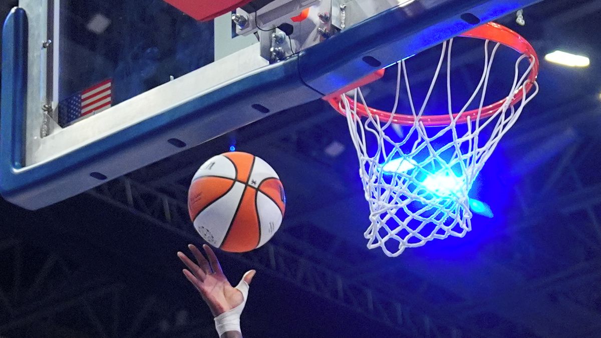 Bývalí hráči NBA Beasley a Davis byli obžalováni v rozsáhlé sázkařské aféře