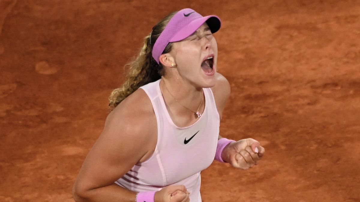 Ruska Andrejevová zametla s ukrajinskou hvězdou! Je první finalistkou French Open