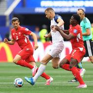 Edin Džeko v základní sestavě Bosny.