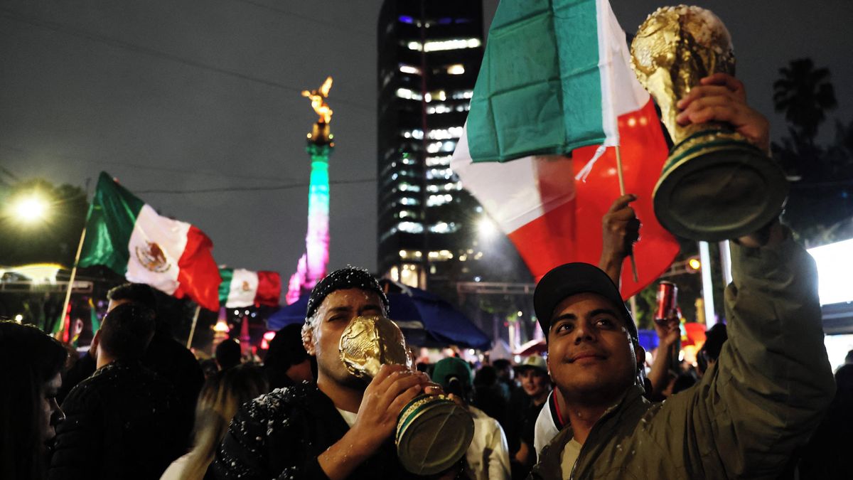 Divočina v Mexico City. Tisíce fanoušků slavily výhru nad Českem a suverénní triumf ve skupině