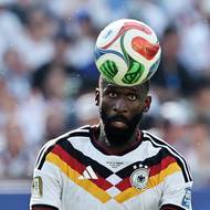 Německý obránce Antonio Rüdiger v zápase proti Paraguayi