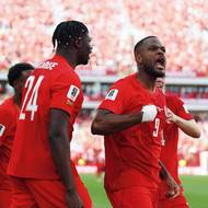 Cyle Larin slaví gól na MS proti Bosně a Hercegovině.