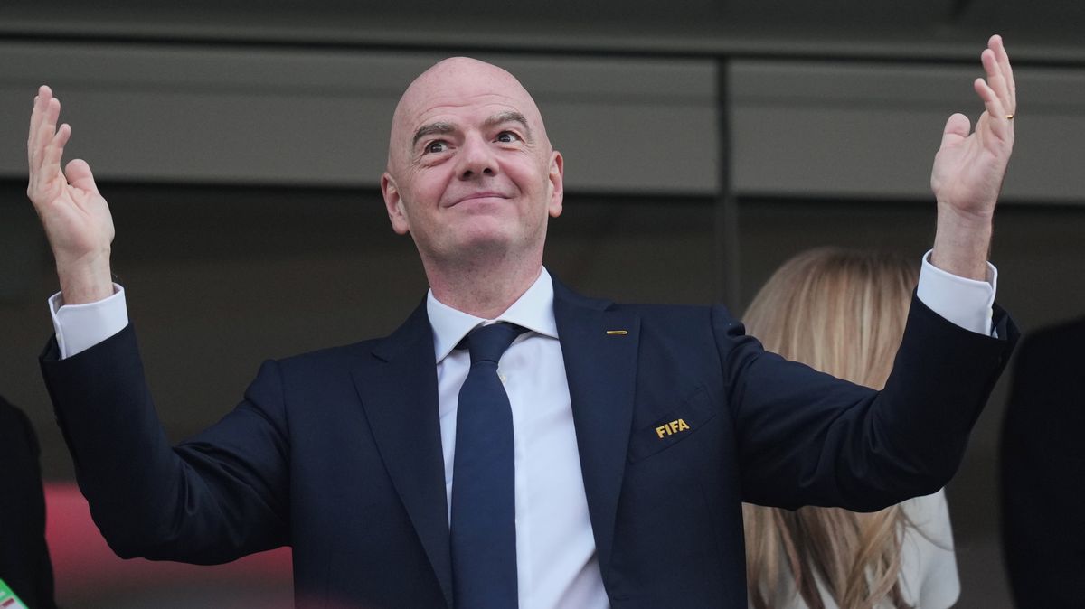Prezident FIFA se vysmál Itálii