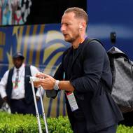 Vladimír Coufal při příjezdu na stadion. Bek Hoffenheimu je v základní sestavě.