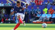 FOTBAL ONLINE: Francie ve vyřazovací fázi zvyšuje tempo a Švédsko nestíhá. Mbappé trefil tyč