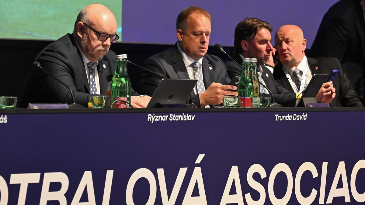 Místopředsedové FAČR budou nadále pracovat zadarmo, delegáti odměny neschválili
