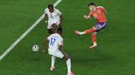 FOTBAL ONLINE: Skotové nastřelili tyč! Souboj outsiderů se rozjela svižně