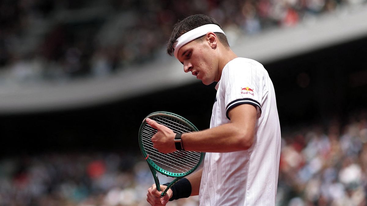 TENIS ONLINE: Menšík bojuje o finále Roland Garros, dramatickou sadu ale ztratil
