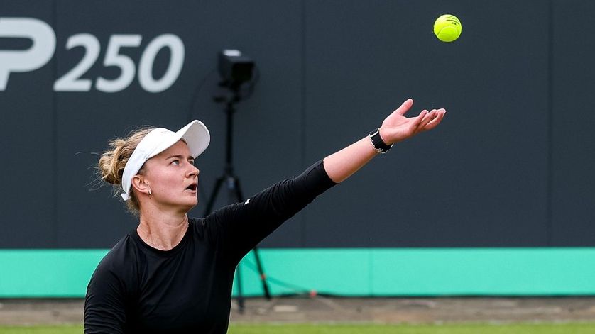 Czech Tennis Stars Krejčíková and Lehečka Advance to Quarterfinals