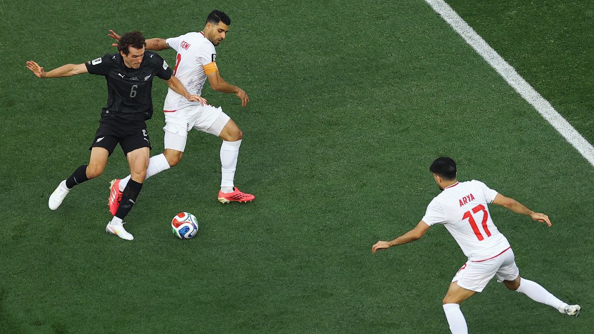FOTBAL ONLINE: Bleskový start! Írán dobře začal, inkasuje však jako první