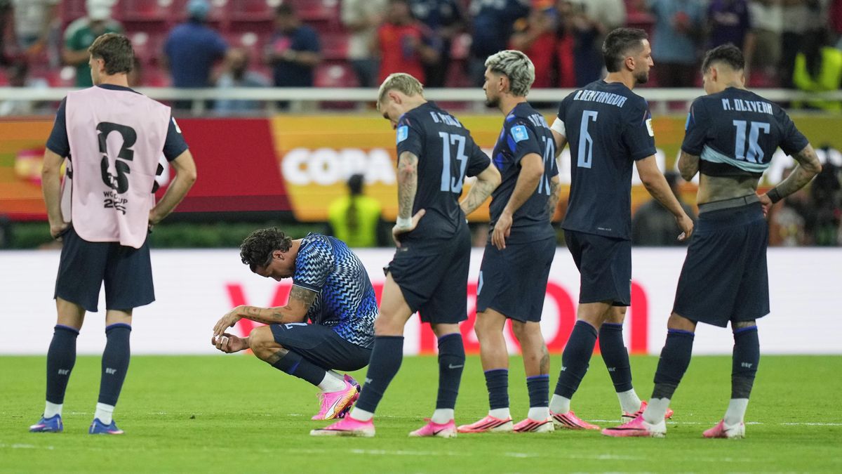 Španělsko slaví triumf ve skupině, Uruguay na MS končí. Srazila ji chyba zkušeného gólmana