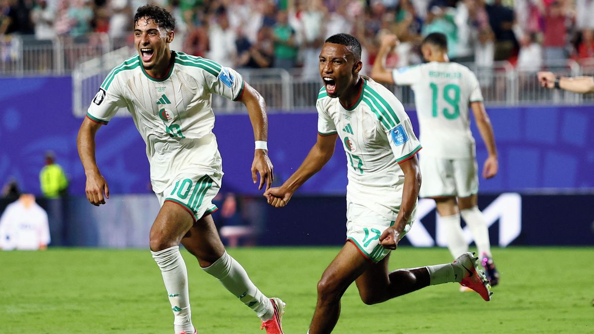 FOTBAL ONLINE: Rušná bitva! Alžířané nejdříve trefili jen tyč, pak se dočkali vyrovnání