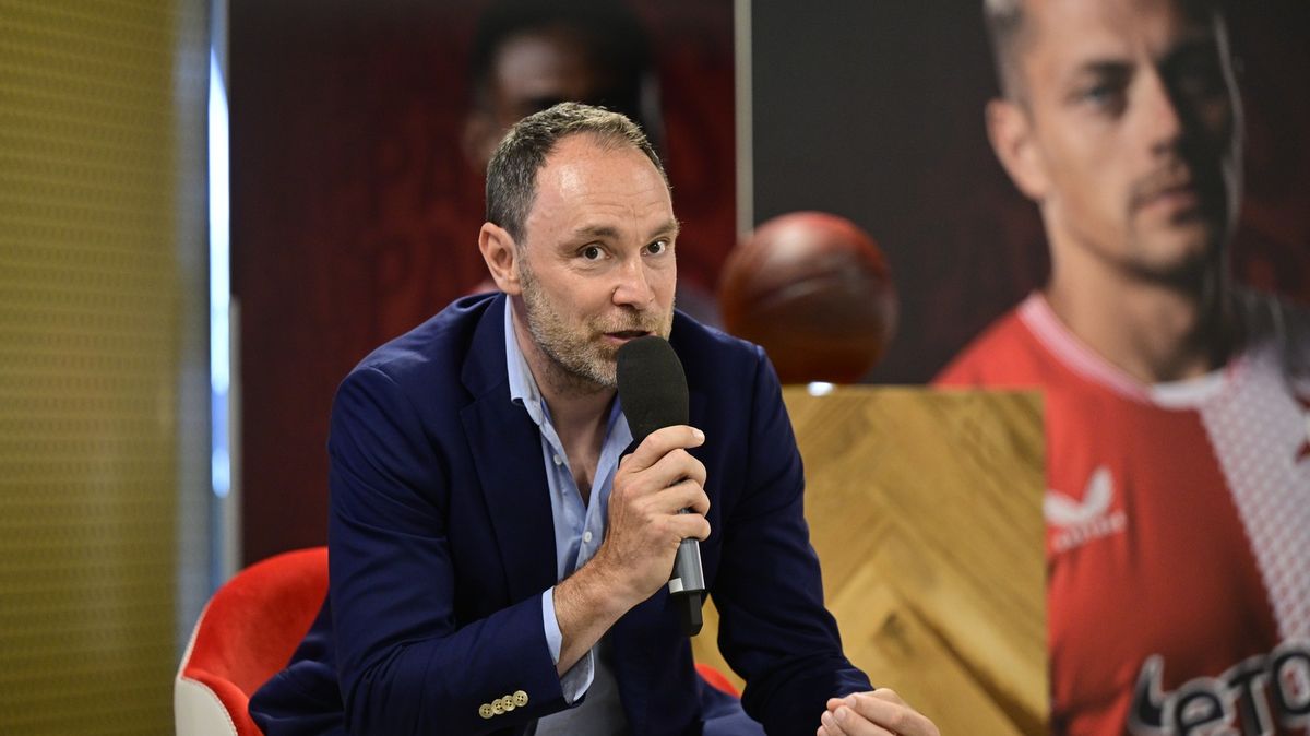Praze chybí dostupná hala evropských parametrů. Je to šílené a žalostné, říká spolumajitel Slavie