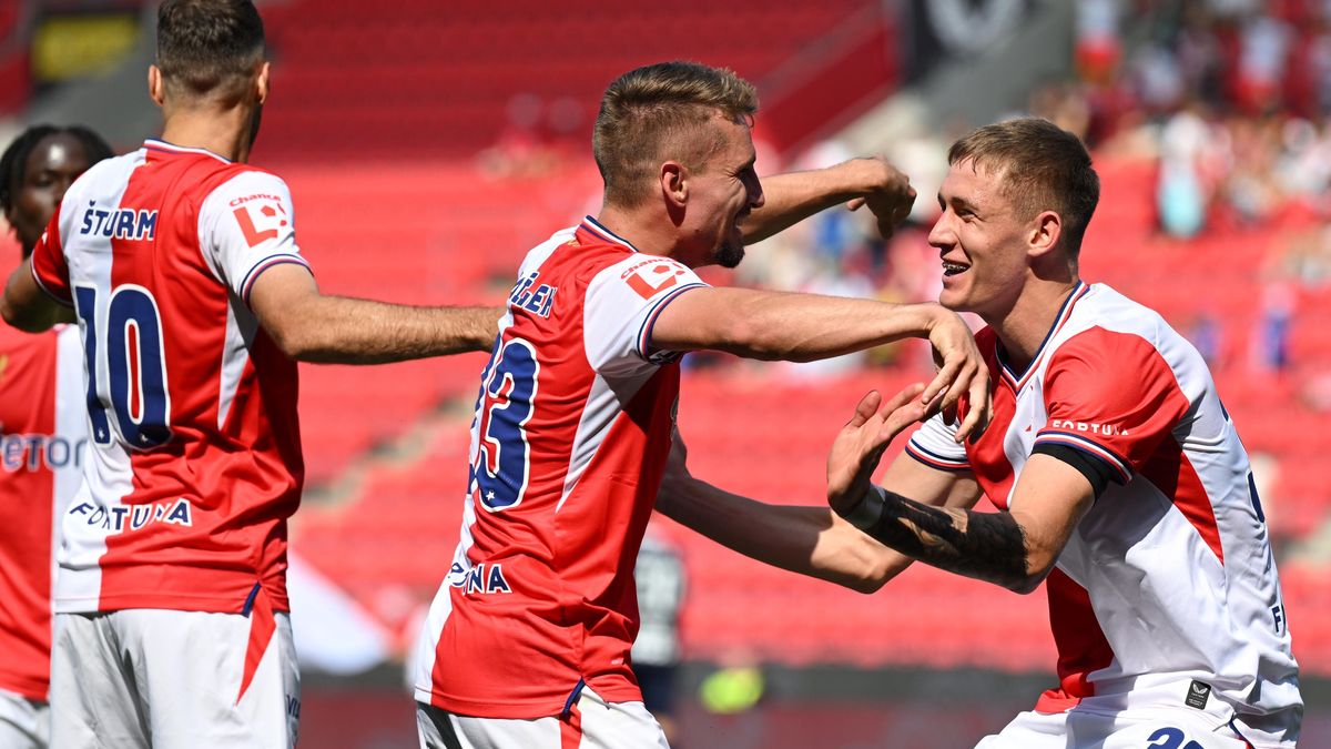 FOTBAL ONLINE: Slavia se otřepala z drsné rány. Přidává další góly