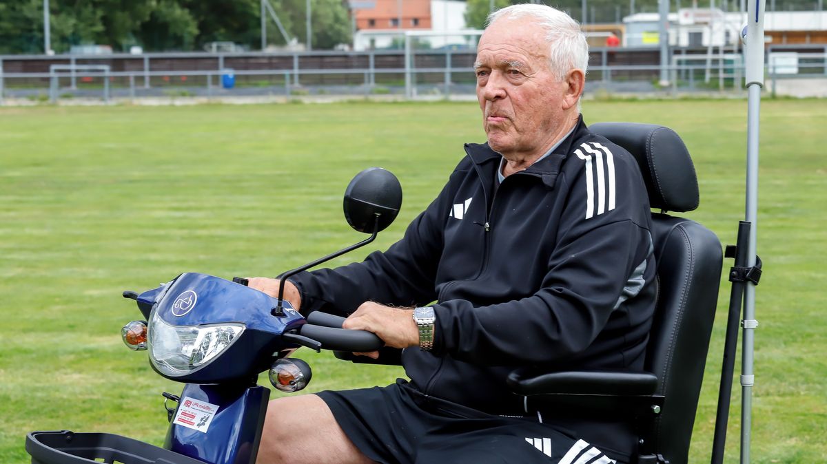 Legendární brankář dostal hezký dárek