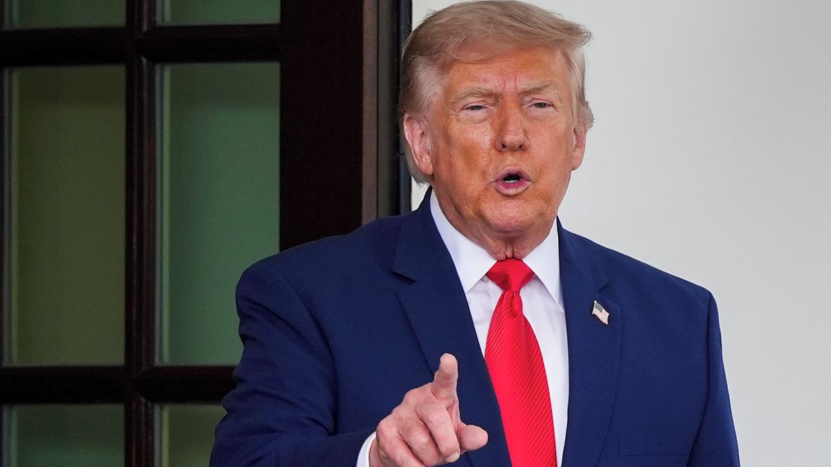 Uvalíme cla na hokejky z Kanady, oznámil Trump. Jeden nepříjemný detail mu ale unikl