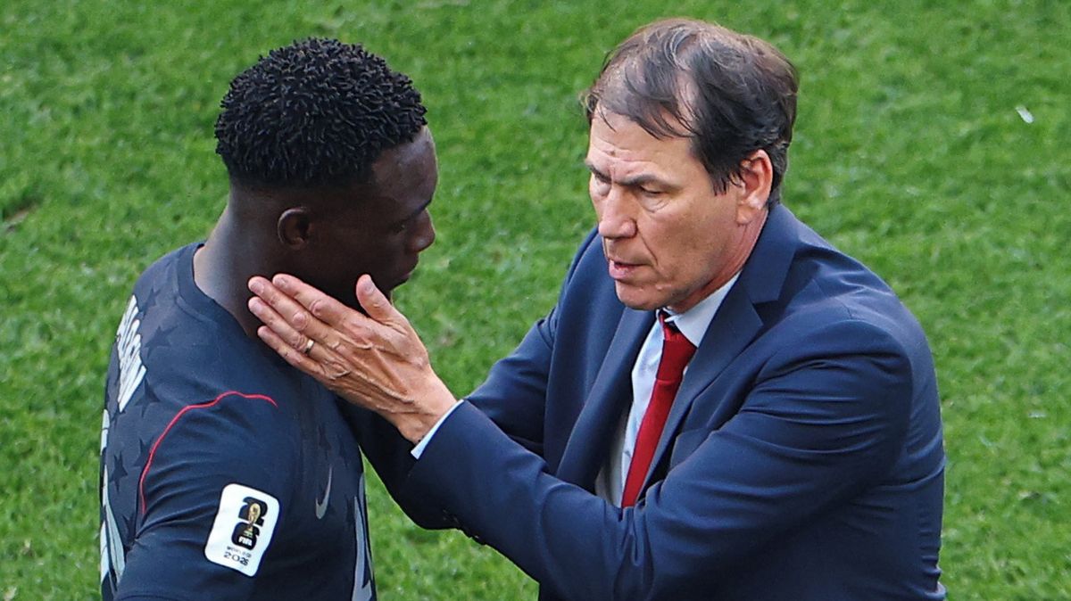 Střetnutí po skandálu. Balogun vyrazil za koučem Belgičanů