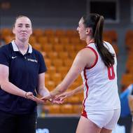Asistentkou trenéra Fouska je Barbora Holubová