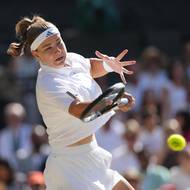 Karolína Muchová z Česka během finále Wimbledonu proti Lindě Noskové.