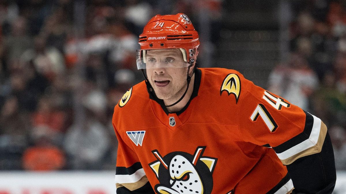 Obránce Carlson se v NHL na dva roky upsal Tampě Bay